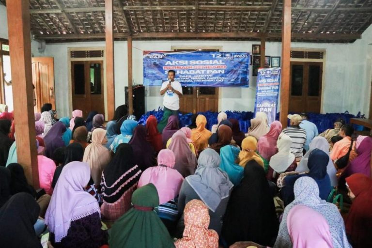 sahabat-pan-membagikan-paket-sembako-gratis-kepada-warga-di-f4cc