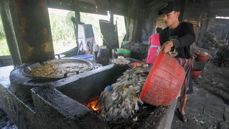 upaya-pengurangan-penggunaan-sampah-plastik-di-indutri-tahu-1747622997994_169